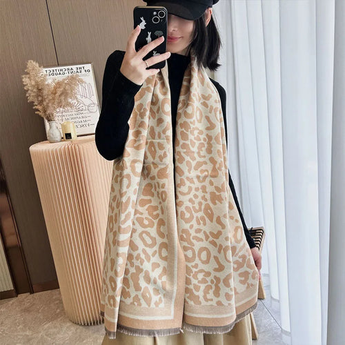 1pc Women's double-sided leopard jacquard imitation cashmere scarf Fashionable color matching leopard warm shawl scarf with tass